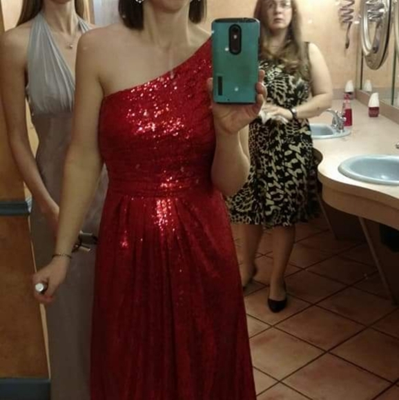 One shoulder sequin gown - Picture 2 of 2